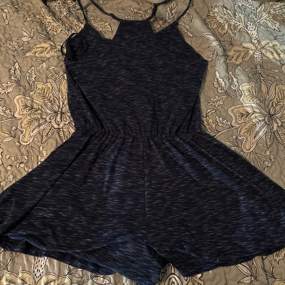 Medium Navy Gap romper - Picture 2 of 3